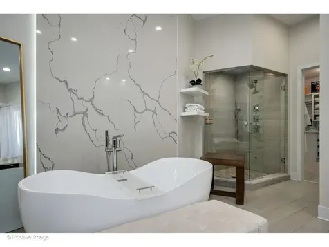 32 East Bellevue Place Chicago IL 60611