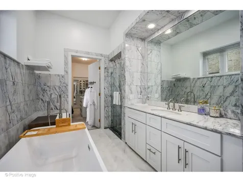 32 East Bellevue Place Chicago IL 60611