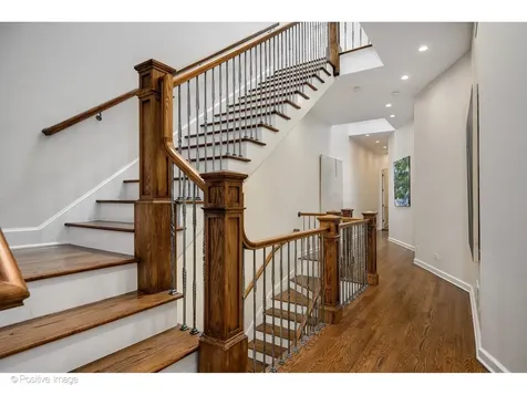 32 East Bellevue Place Chicago IL 60611