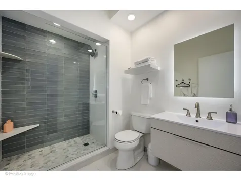32 East Bellevue Place Chicago IL 60611