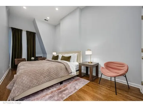 32 East Bellevue Place Chicago IL 60611