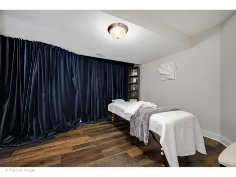 32 East Bellevue Place Chicago IL 60611