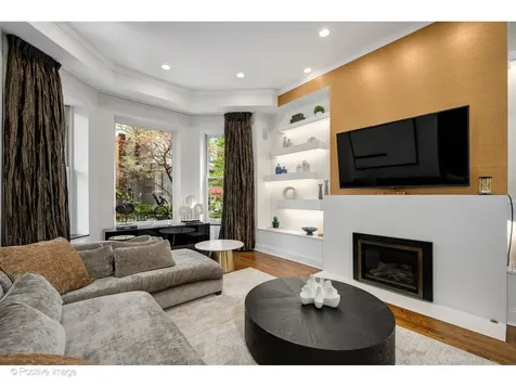 32 East Bellevue Place Chicago IL 60611