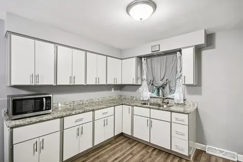 18644 William Street Lansing IL 60438