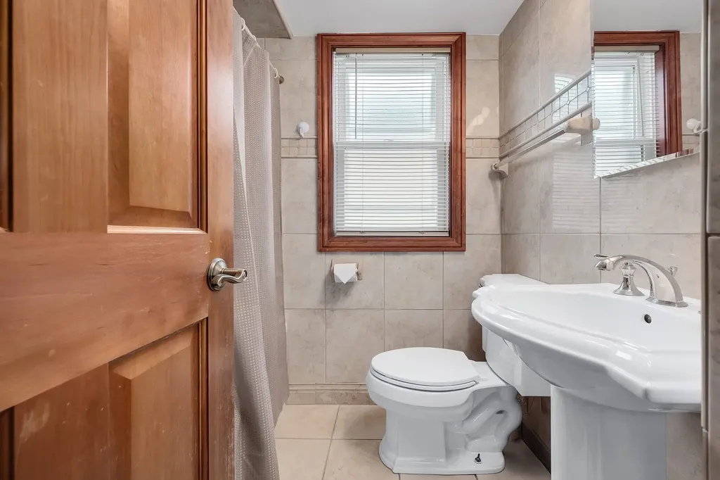 6217 South Mason Avenue Chicago IL 60638