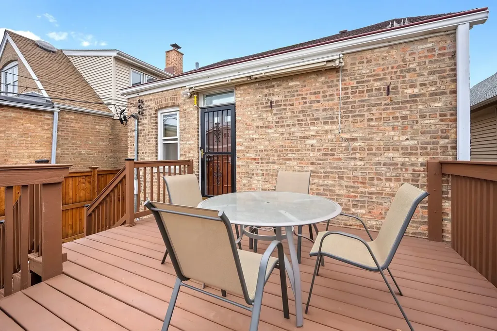 6217 South Mason Avenue Chicago IL 60638