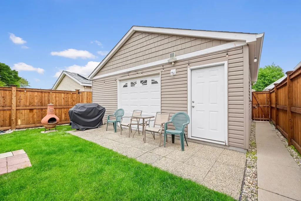 6217 South Mason Avenue Chicago IL 60638