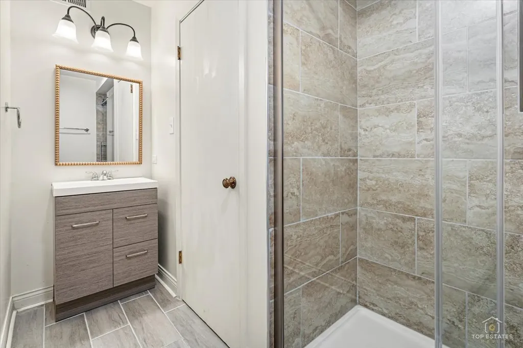 611 West 25th Place Chicago IL 60616