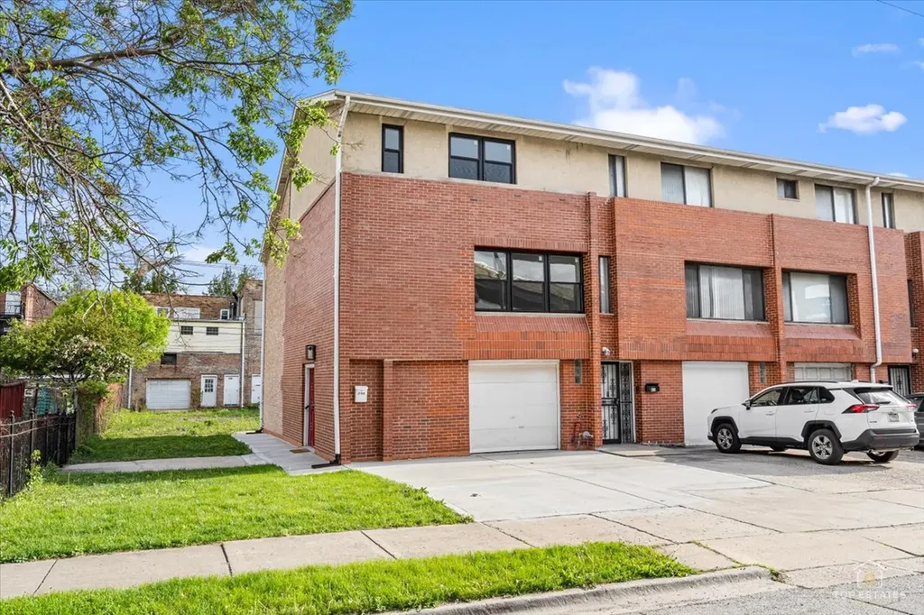 611 West 25th Place Chicago IL 60616