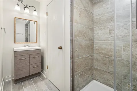 611 West 25th Place Chicago IL 60616