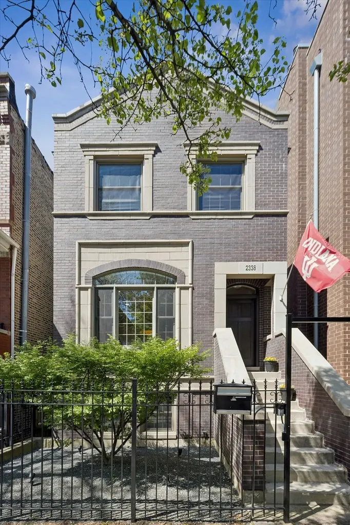 2338 North Oakley Avenue Chicago IL 60647