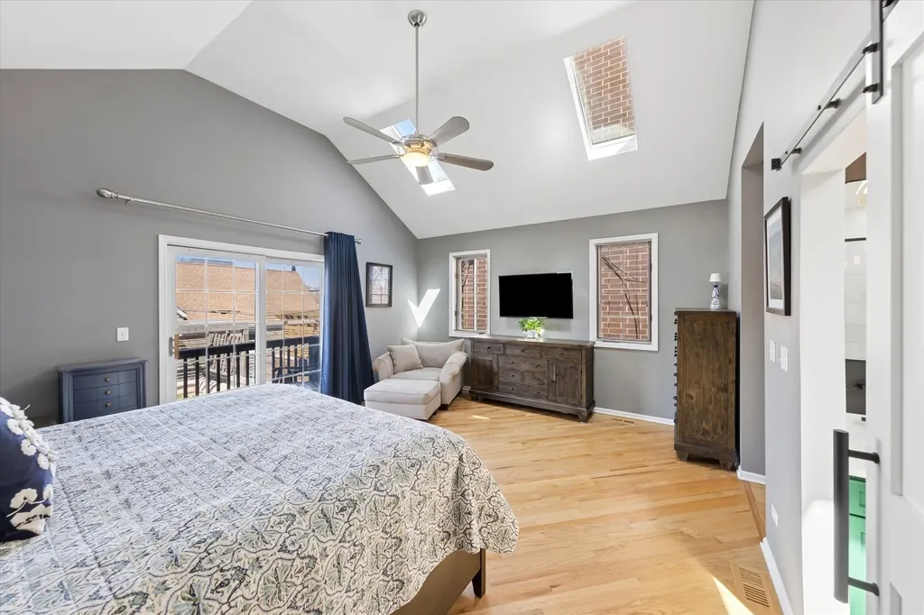 2338 North Oakley Avenue Chicago IL 60647
