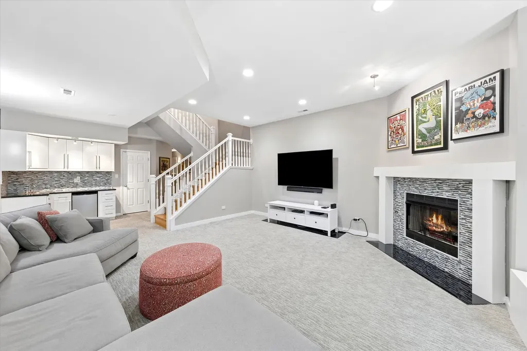 2338 North Oakley Avenue Chicago IL 60647
