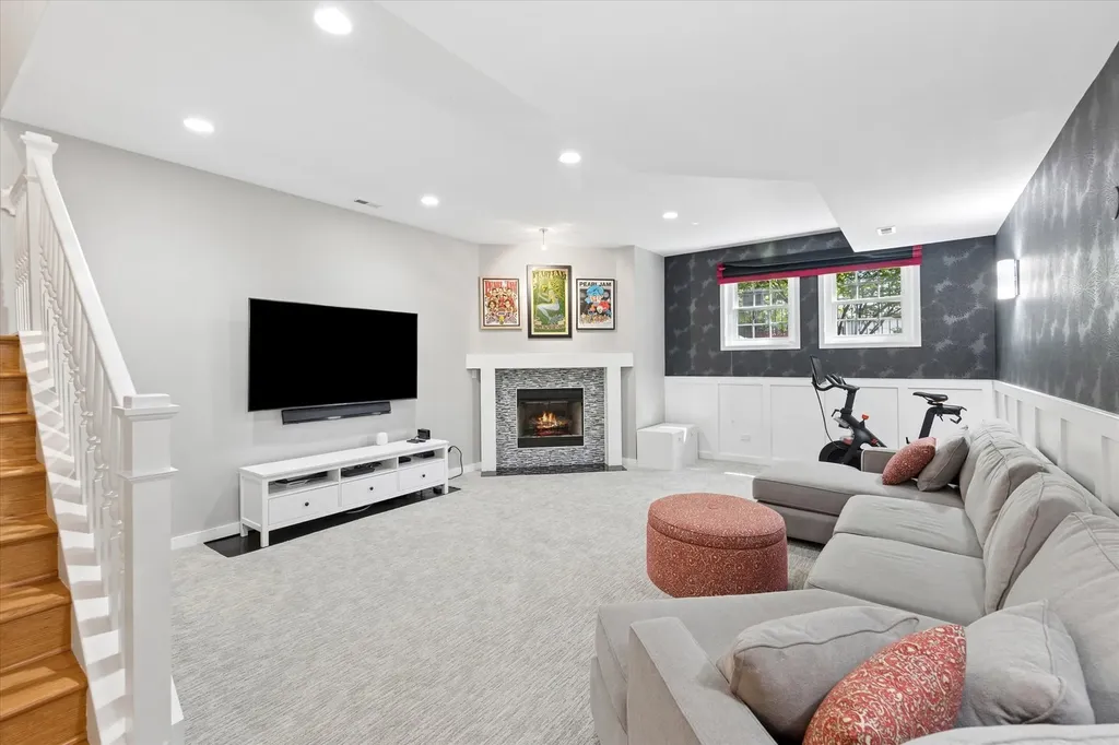 2338 North Oakley Avenue Chicago IL 60647