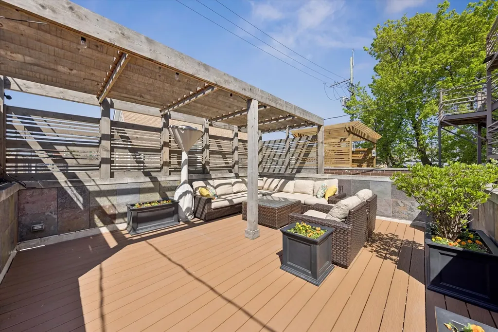 2338 North Oakley Avenue Chicago IL 60647