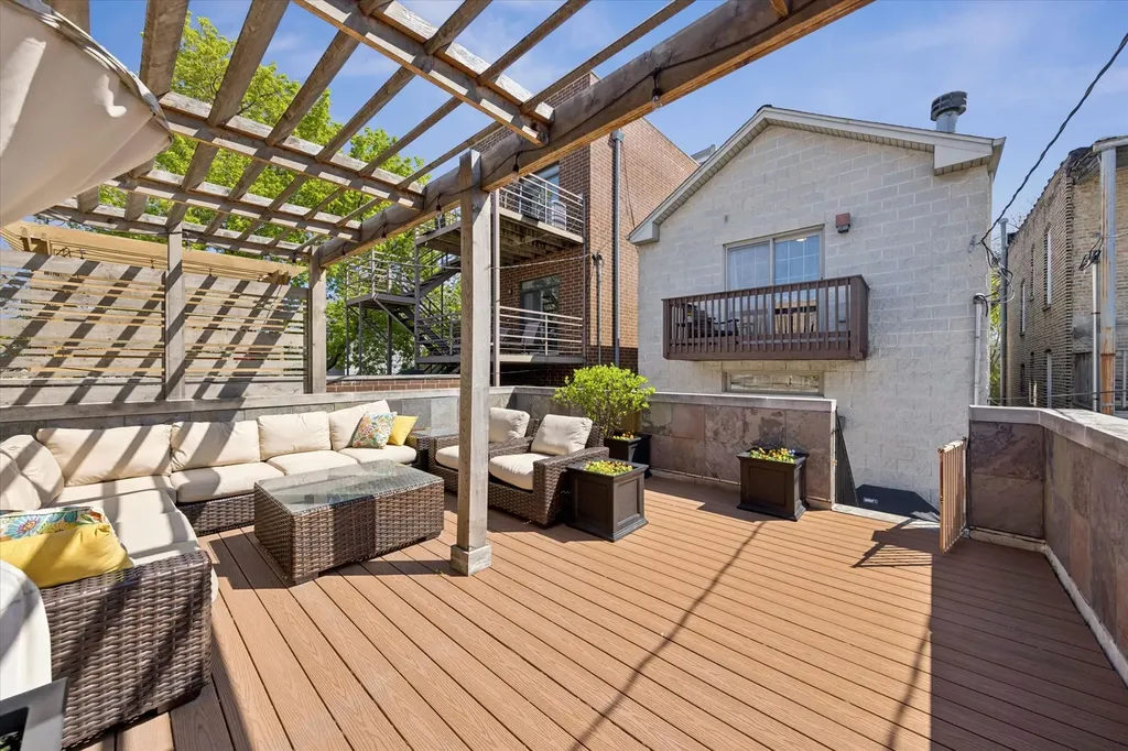 2338 North Oakley Avenue Chicago IL 60647