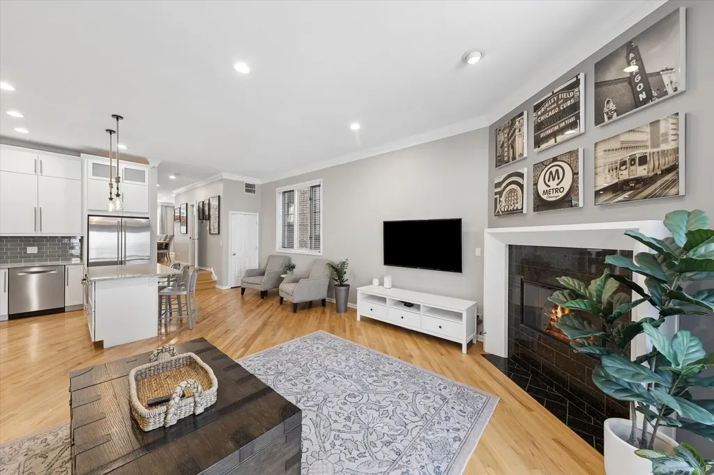 2338 North Oakley Avenue Chicago IL 60647