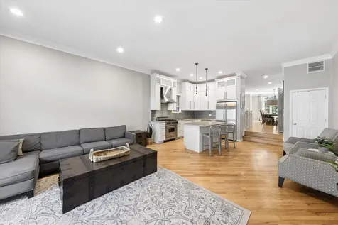 2338 North Oakley Avenue Chicago IL 60647
