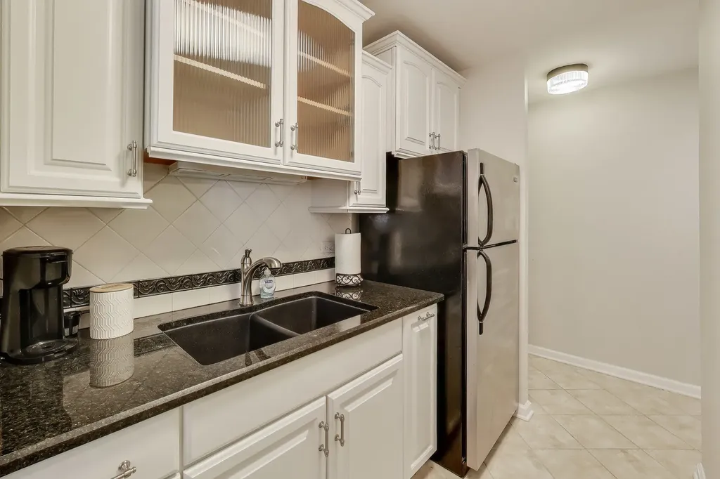 6171 North Sheridan Road Chicago IL 60660