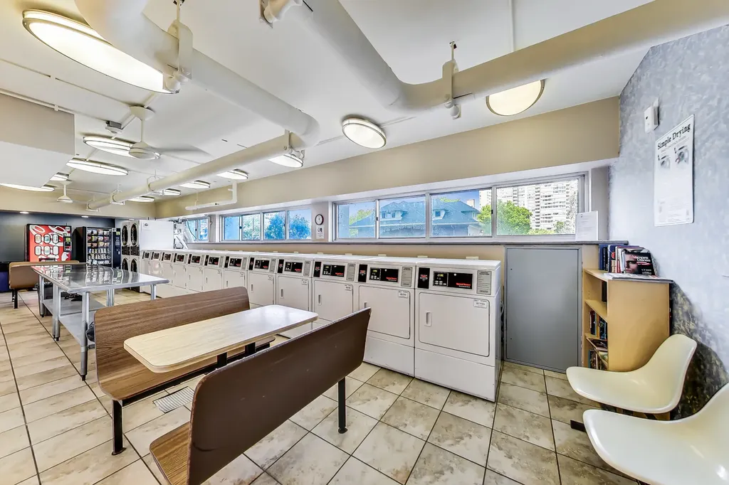 6171 North Sheridan Road Chicago IL 60660