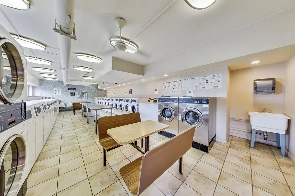 6171 North Sheridan Road Chicago IL 60660
