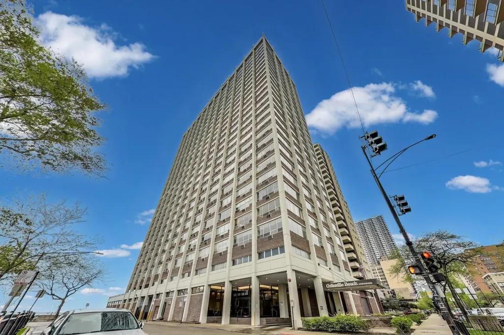 6171 North Sheridan Road Chicago IL 60660