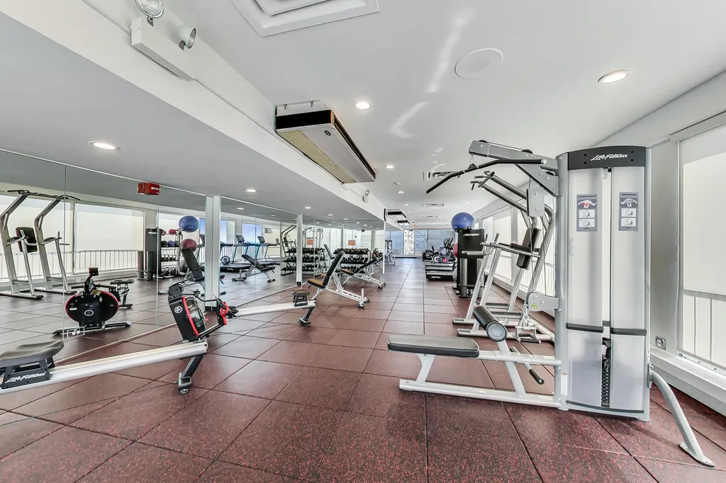 6171 North Sheridan Road Chicago IL 60660