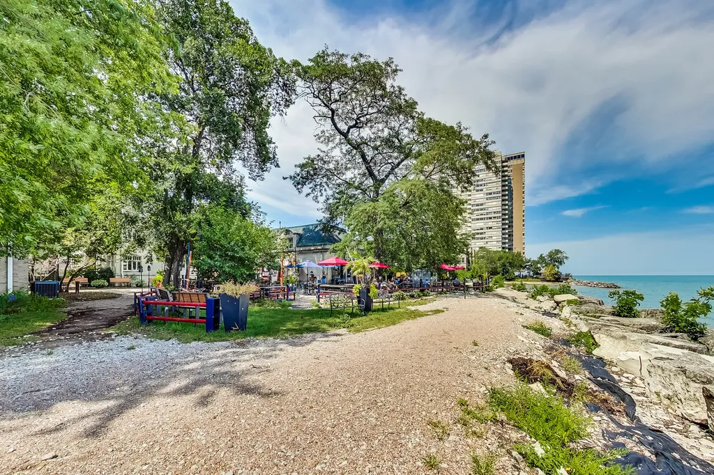 6171 North Sheridan Road Chicago IL 60660