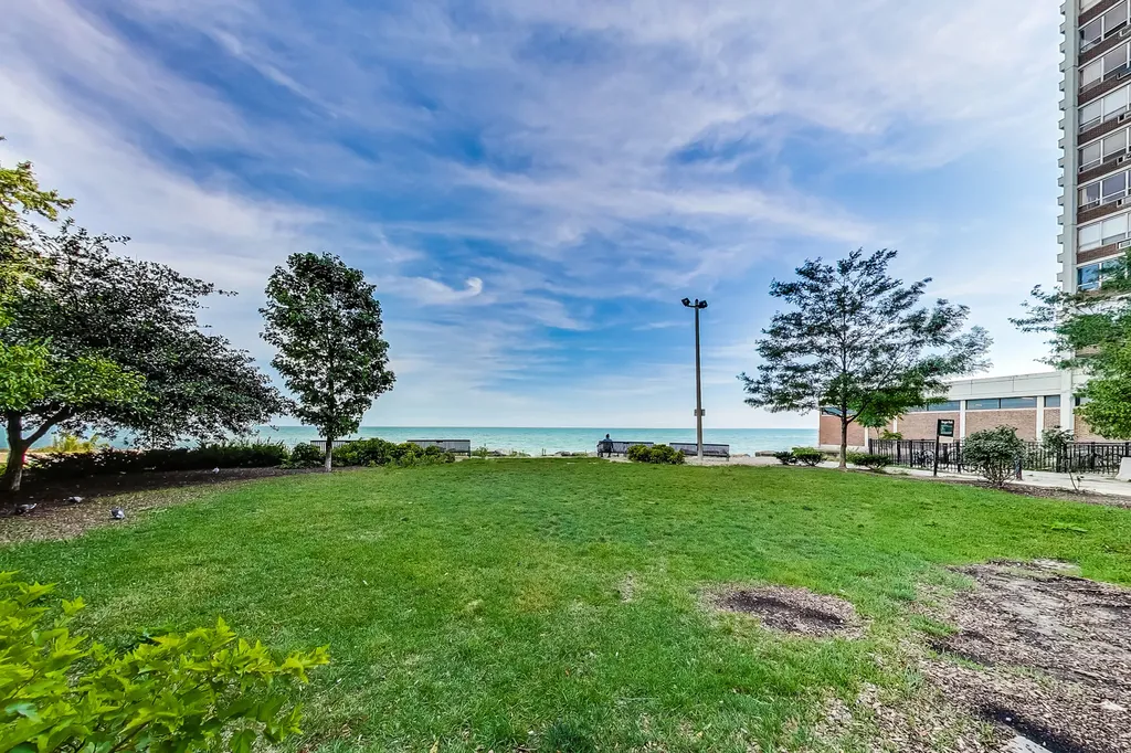 6171 North Sheridan Road Chicago IL 60660