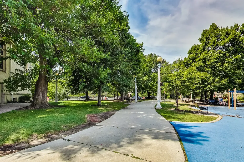 6171 North Sheridan Road Chicago IL 60660