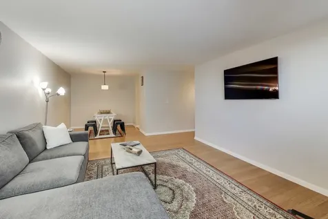 6171 North Sheridan Road Chicago IL 60660
