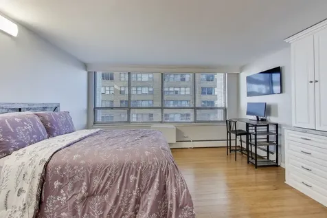 6171 North Sheridan Road Chicago IL 60660