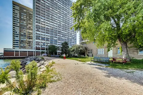 6171 North Sheridan Road Chicago IL 60660