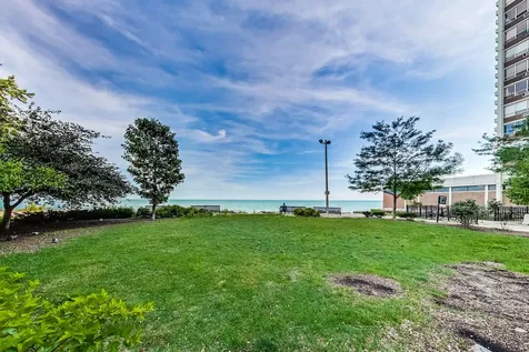6171 North Sheridan Road Chicago IL 60660