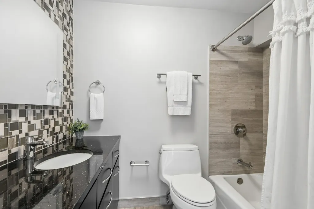 5455 North Sheridan Road Chicago IL 60640