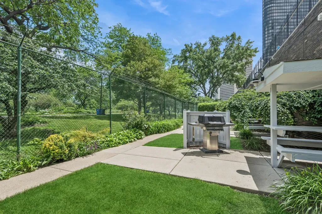 5455 North Sheridan Road Chicago IL 60640