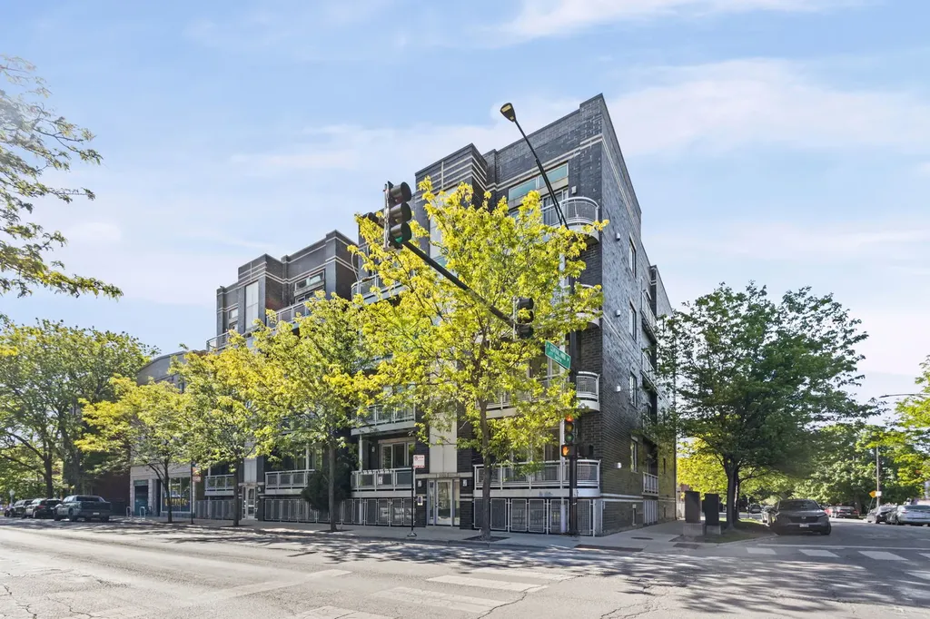 3559 West Montrose Avenue Chicago IL 60618