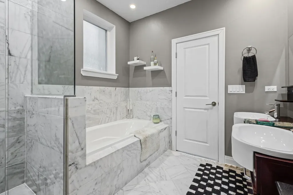 3559 West Montrose Avenue Chicago IL 60618