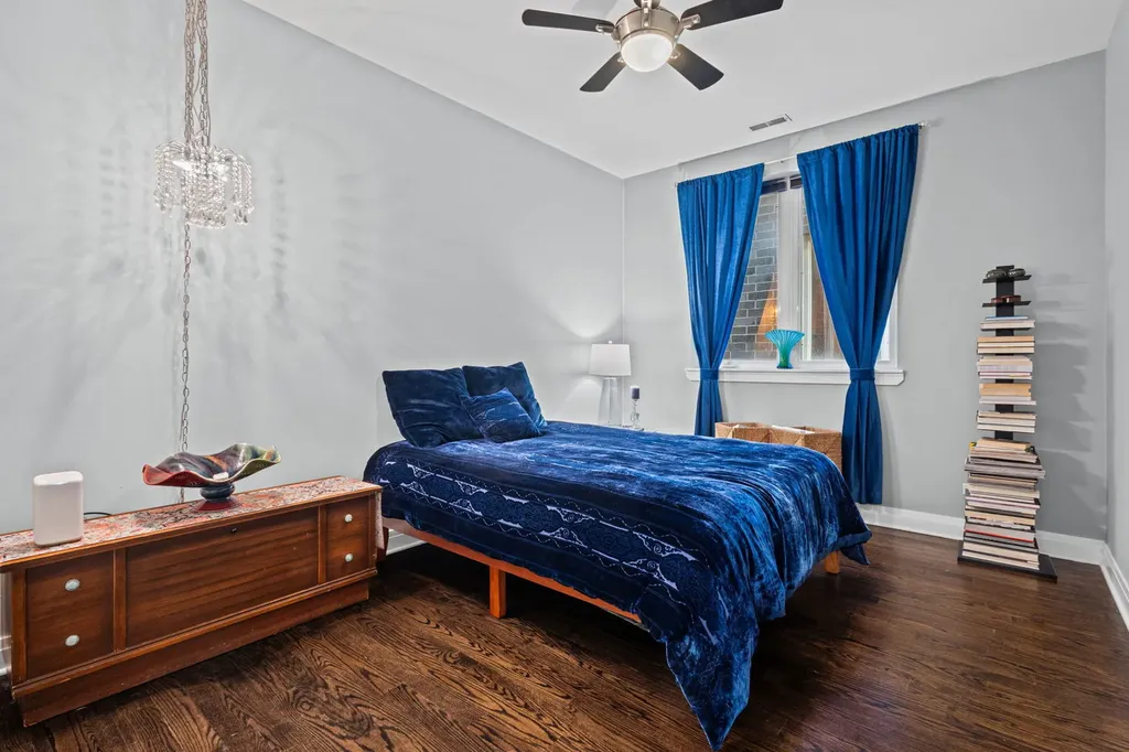 3559 West Montrose Avenue Chicago IL 60618