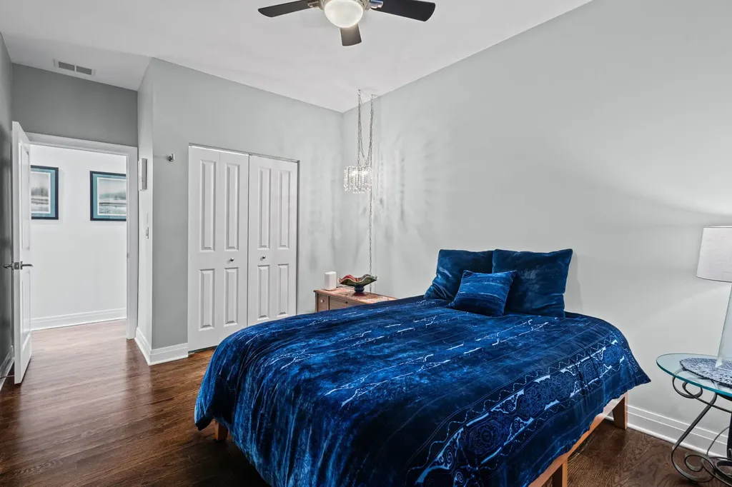 3559 West Montrose Avenue Chicago IL 60618