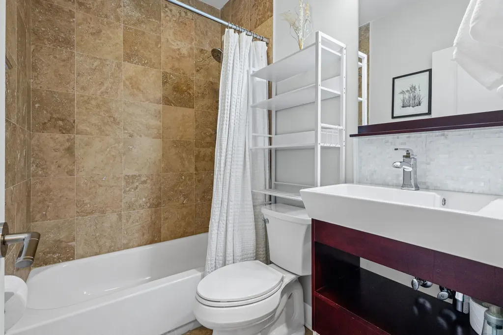 3559 West Montrose Avenue Chicago IL 60618