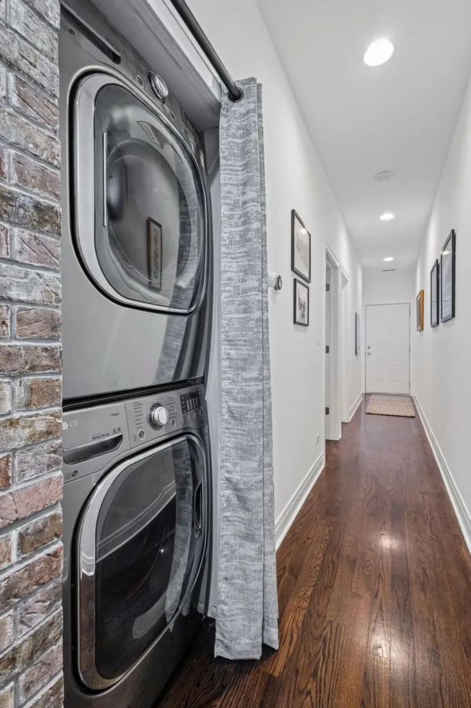 3559 West Montrose Avenue Chicago IL 60618