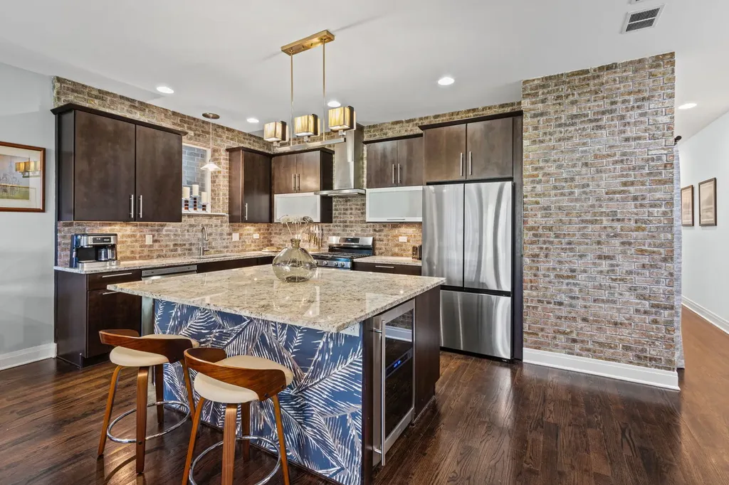 3559 West Montrose Avenue Chicago IL 60618