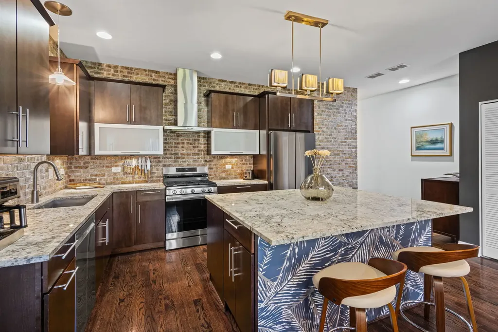 3559 West Montrose Avenue Chicago IL 60618