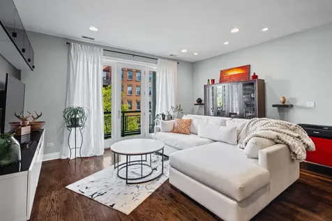 3559 West Montrose Avenue Chicago IL 60618