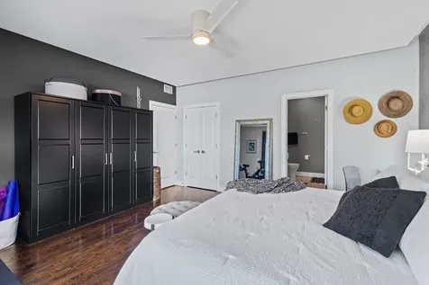 3559 West Montrose Avenue Chicago IL 60618