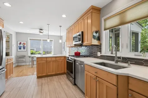 346 Lagoon Drive Northfield IL 60093