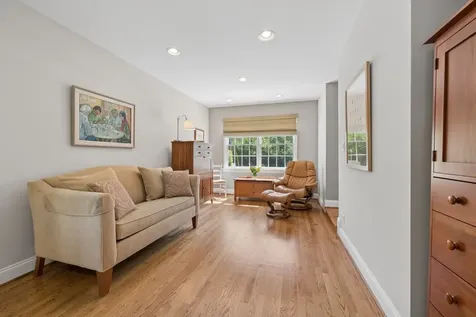 346 Lagoon Drive Northfield IL 60093