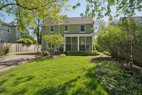 346 Lagoon Drive Northfield IL 60093