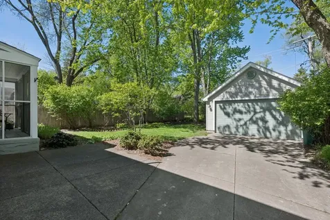 346 Lagoon Drive Northfield IL 60093